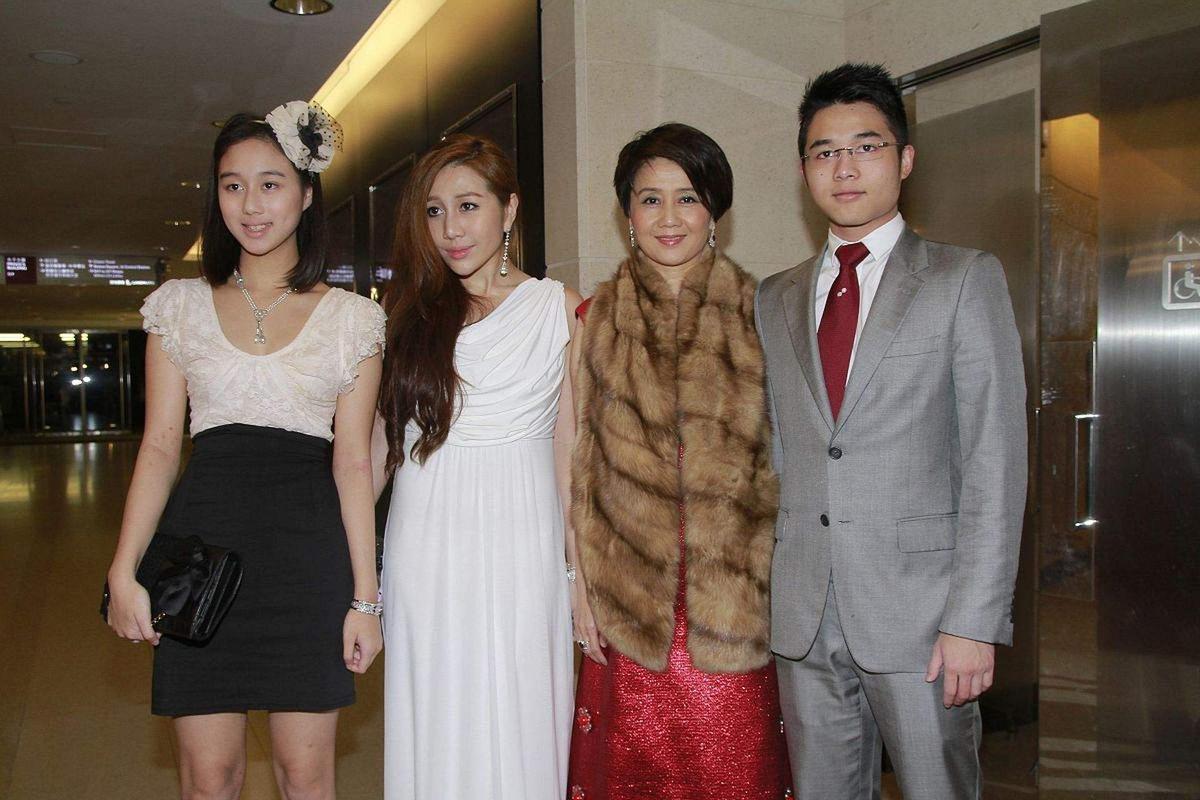 何超欣有多美丽,何超欣穿汉服拍毕业照