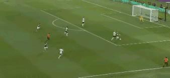 日本因何能掀翻德国？看看浅野的精彩停球，再看国足停球就明白了