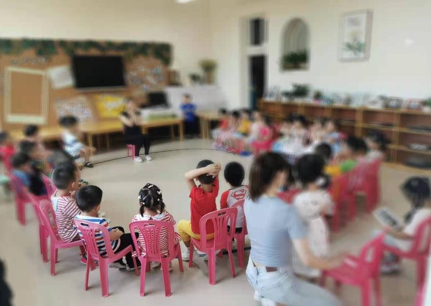 吉林女子自己试管生孩子,女子斥巨资生混血女儿新闻