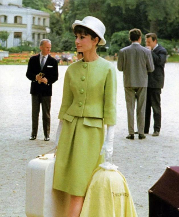 肯尼迪喜欢赫本还是玛丽莲梦露,梦露肯尼迪赫本是同时期的恋人吗