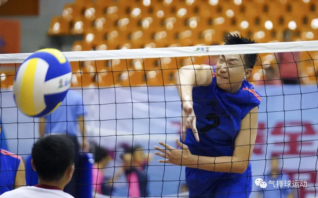 怎样练习排球鞭打动作,气排球鞭打如何练