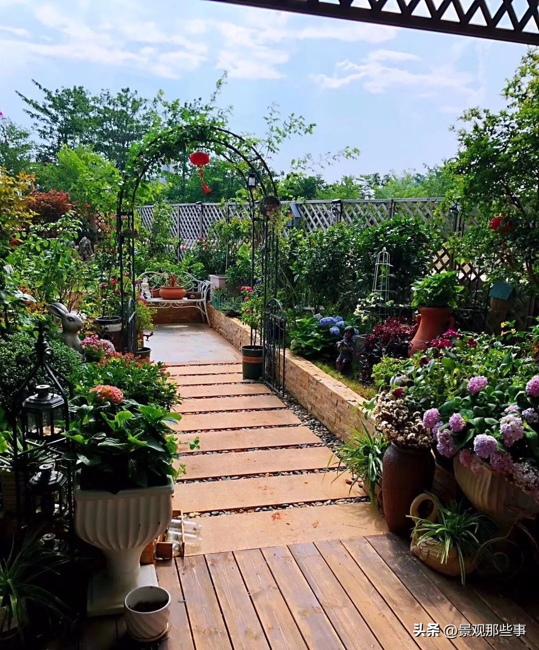 毫不犹豫的买了顶楼带露台的房子,顶楼带露台和二楼带露台