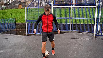 地面花式足球,花式足球技巧之地面舞蹈