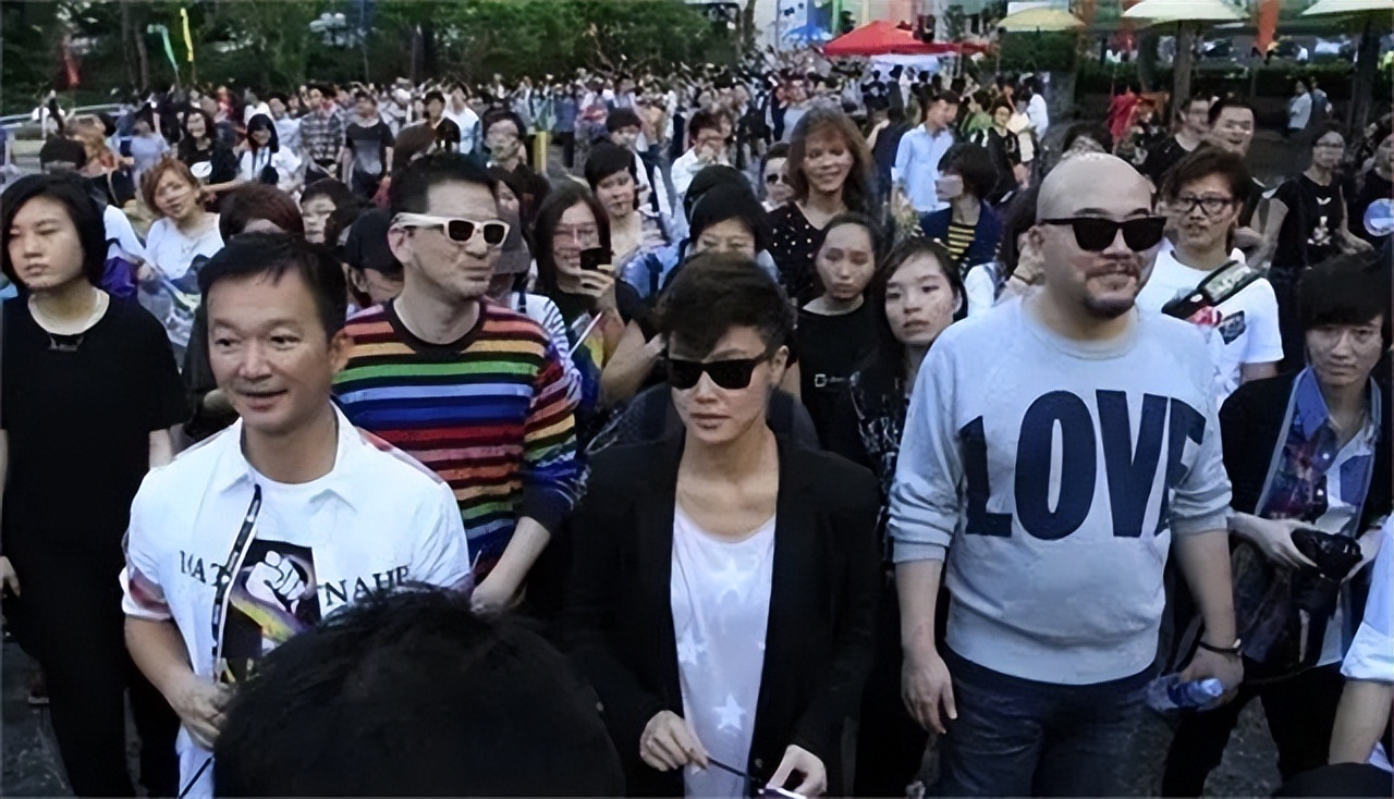 21年“港独”何韵诗被捕：大发“乱港财”，出书定价110元港币