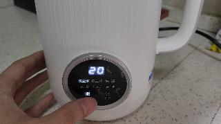 小熊和大宇哪个小型破壁豆浆机好,秋冬厨房新宠大宇云暮破壁豆浆机