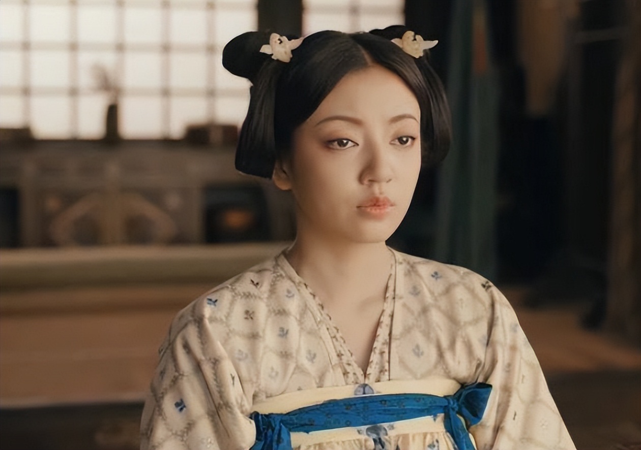 女生穿什么不显肩宽背厚,显肩宽女生穿搭秋季推荐