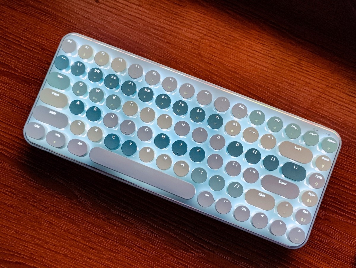 黑爵复古青轴键盘测评,青轴键盘和黑爵键盘哪个好