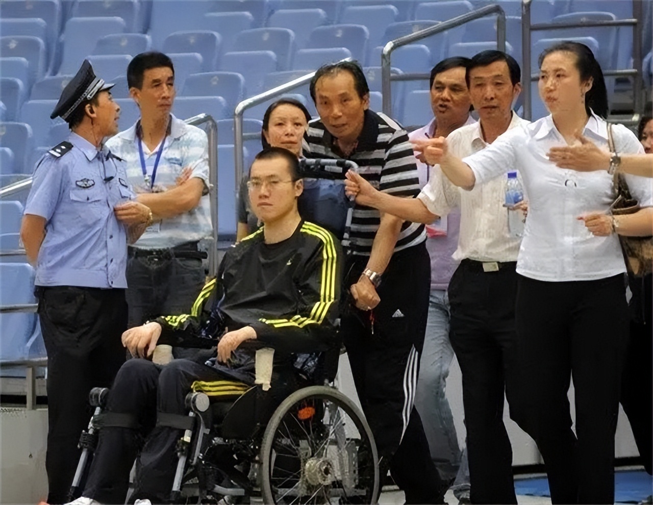 汤淼母亲改嫁的原因,汤淼父亲和母亲离婚了吗