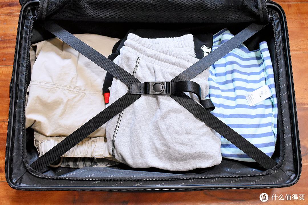 地平线8号城市脉搏行李箱，质感突出，干湿分离，真的好用