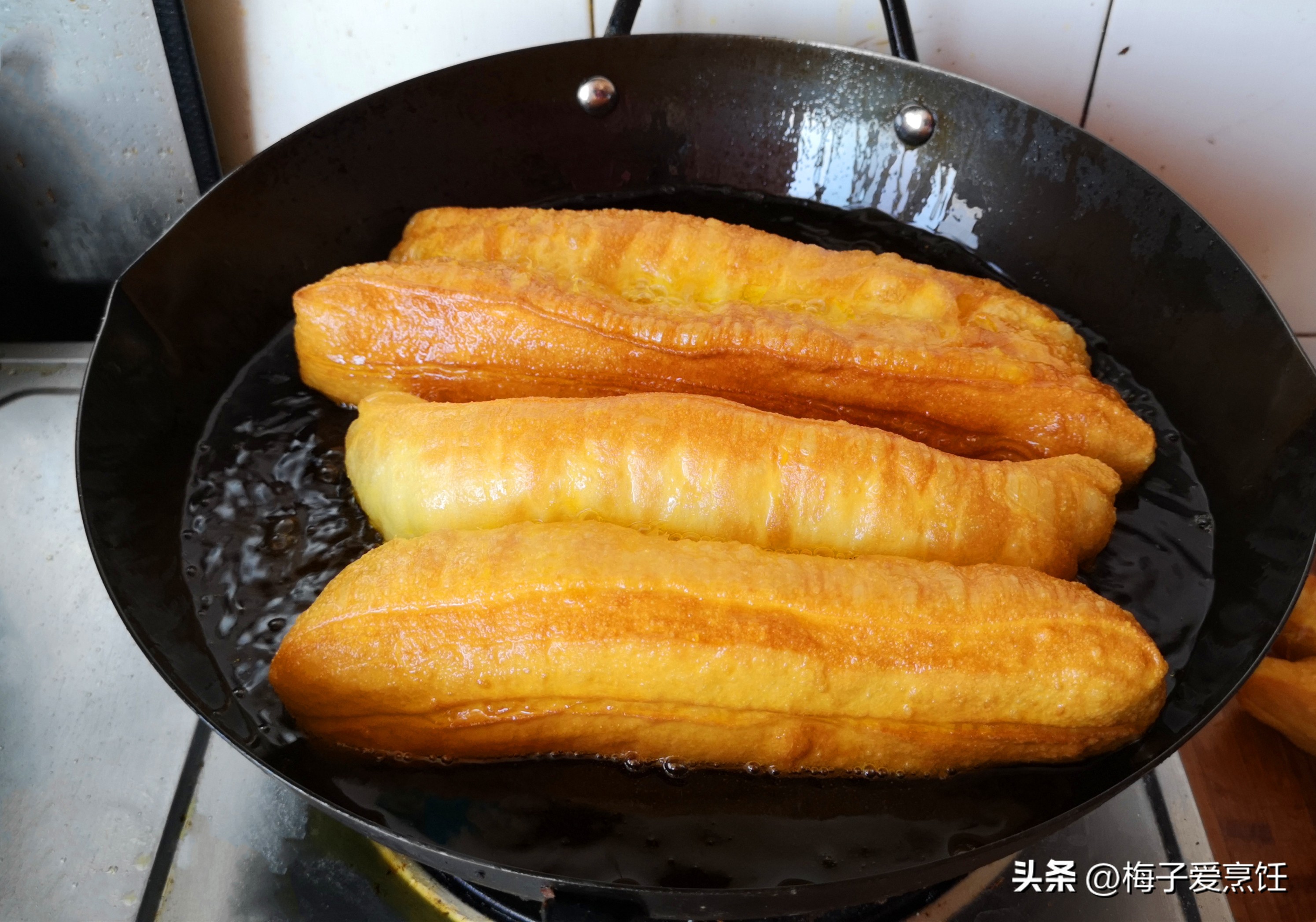 油条怎样炸得才能又软又蓬松,油条怎么炸出来又软又蓬松新手
