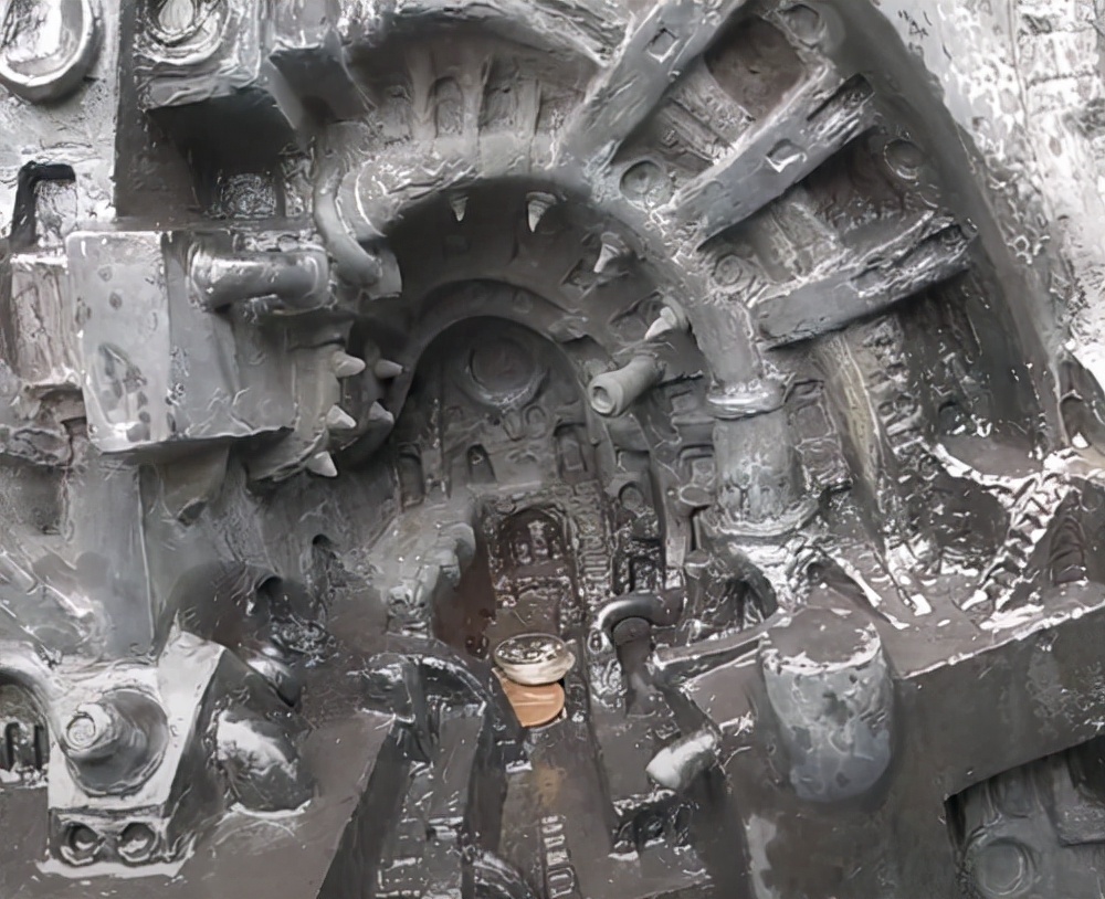 日本人造的怪物,日本人杀死蟑螂