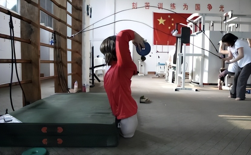 篮球女孩钱红艳车祸纪录片,失去双腿的篮球女孩钱红艳