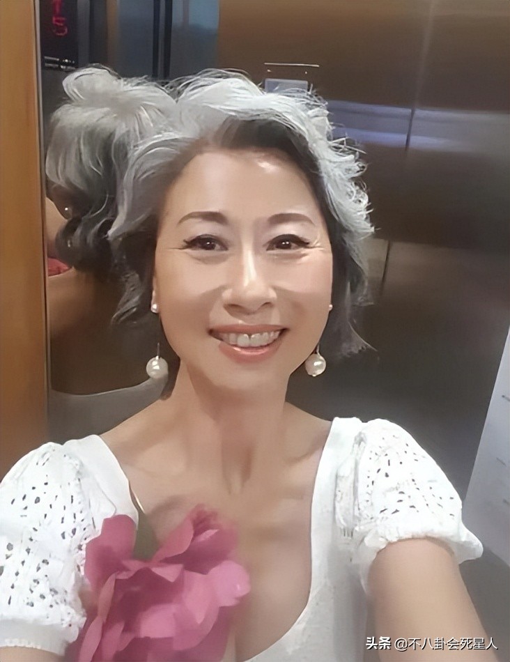 叶倩文最新演出图片,叶倩文年轻的照片和刘德华