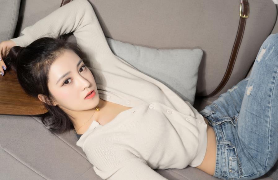 怎样和女生聊天找话题避免尬聊呢,三种聊天开场白助你轻松解决尬聊