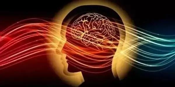 误把洗面奶当牙膏使用了,一不小心把洗面奶当牙膏