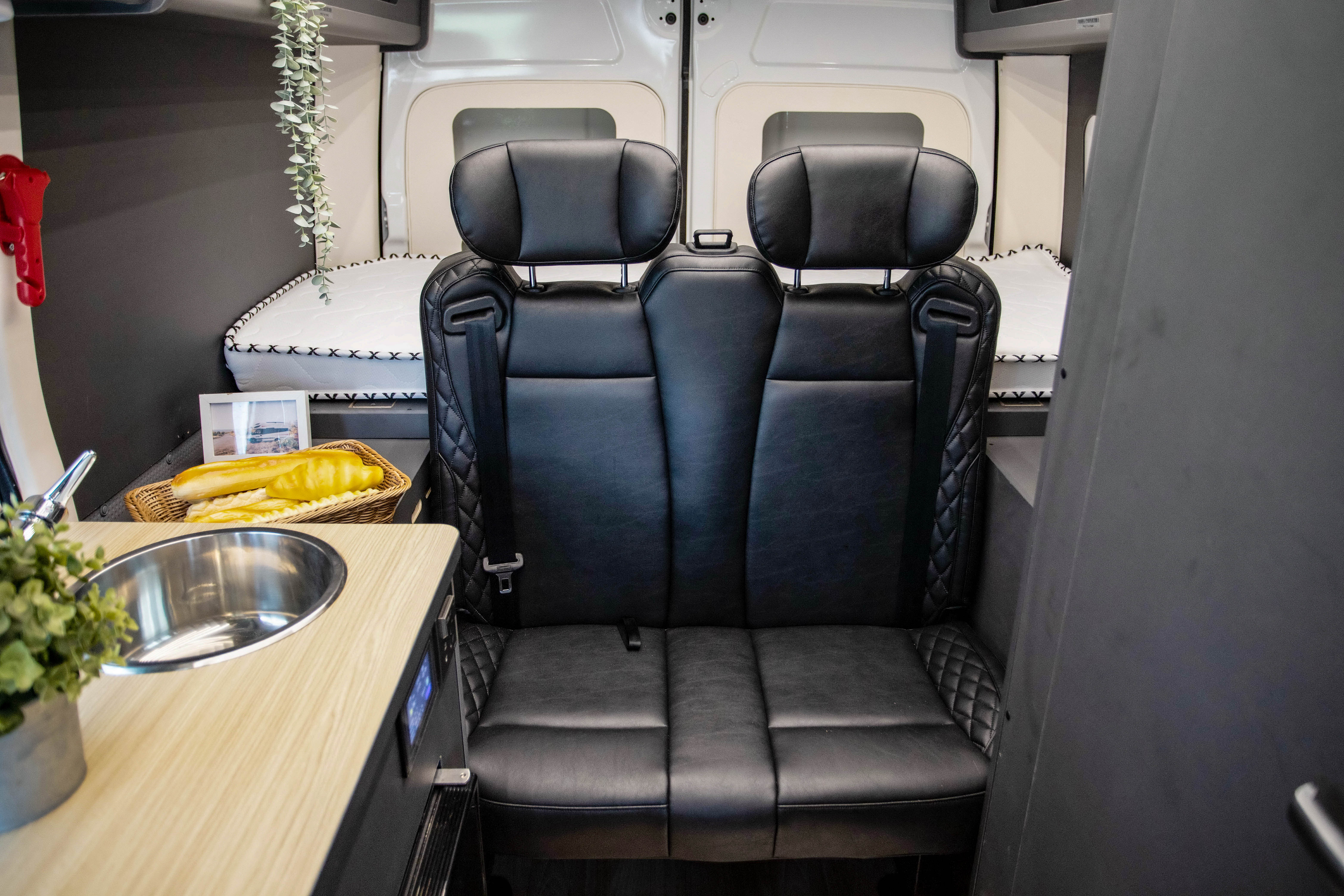 国内能买到的vanlife风格房车,vanlife升顶大床房车最新款