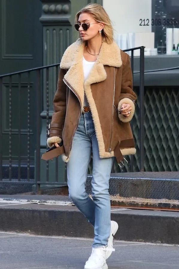 杨幂撞衫杨颖和热巴,杨幂绿配橙撞色大棉服