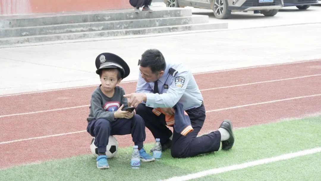 学习宣传贯彻*党**的二十大精神｜助力乡村振兴南宁公安在行动