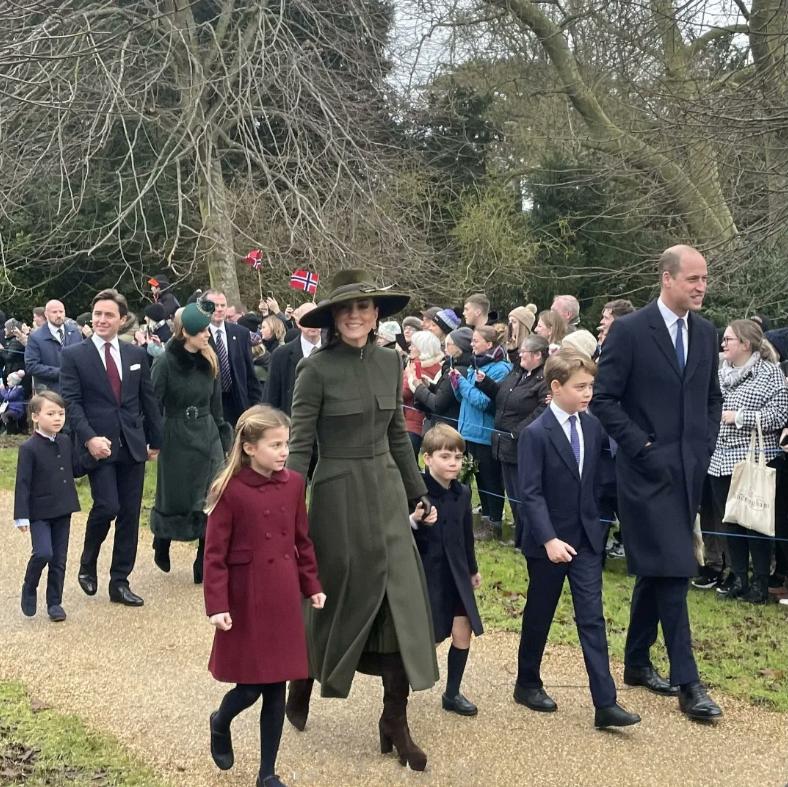 英国王室可爱小公主,英国王室安妮公主出席活动