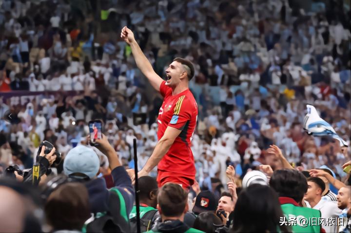 上天给梅西最好的礼物,圣马丁颁奖典礼拥抱梅西