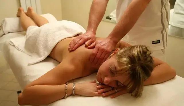 哺乳期奶涨有硬块又疼吃哪种药,涨奶疼的厉害怎么回奶