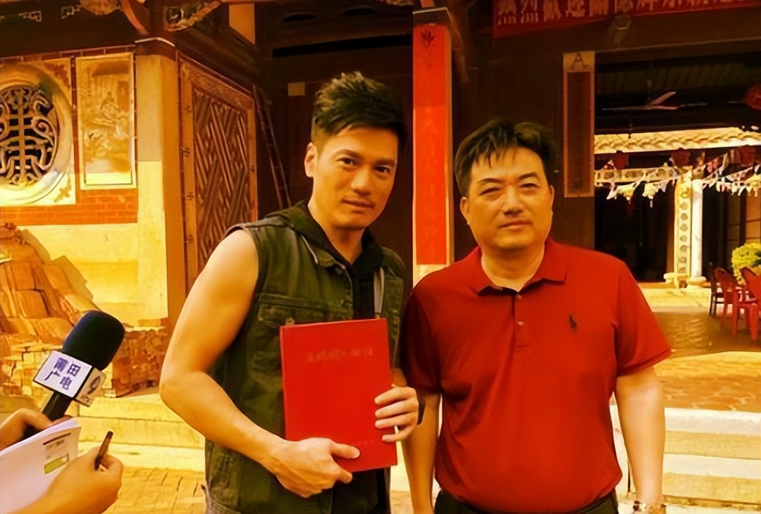 明明是双胞胎却被区别对待电影,明明是双胞胎却被区别对待的电影