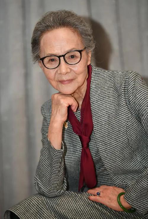 浙江71岁老奶奶穿搭堪比20岁,80岁老奶奶穿衣打扮变年轻