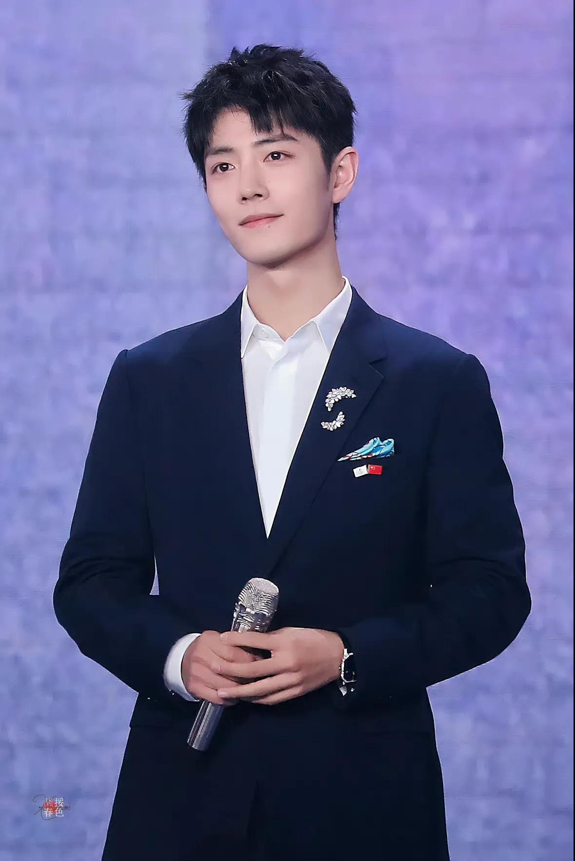 肖战近期活动造型,肖战微博之夜两套造型