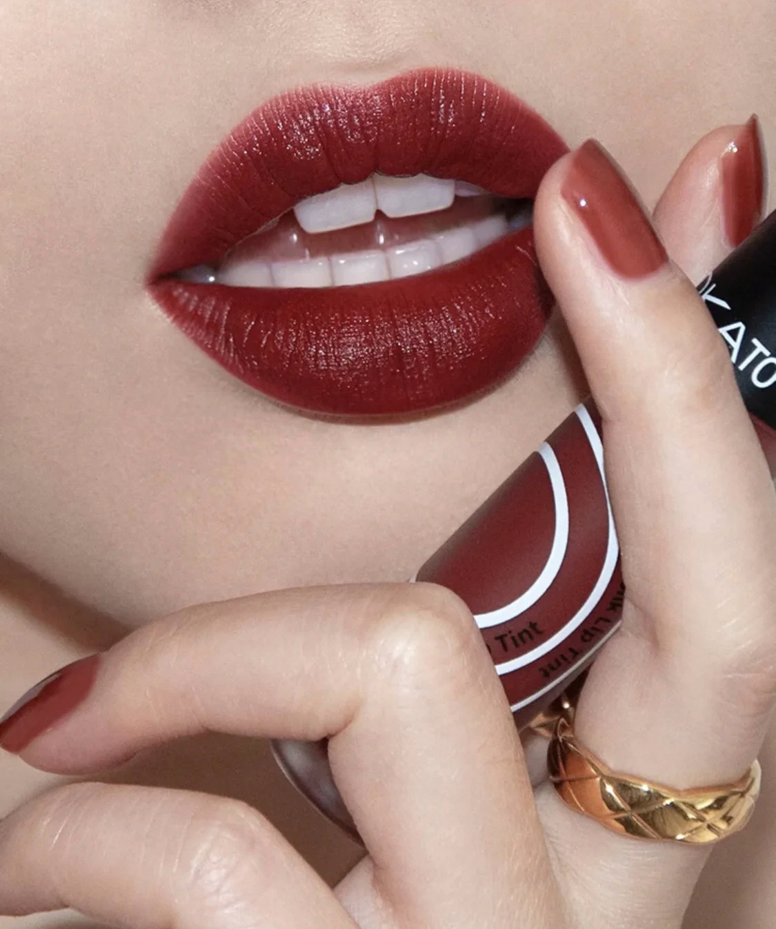 适合黄皮涂的正红色色号,秋冬黄皮大牌口红色号推荐红棕色