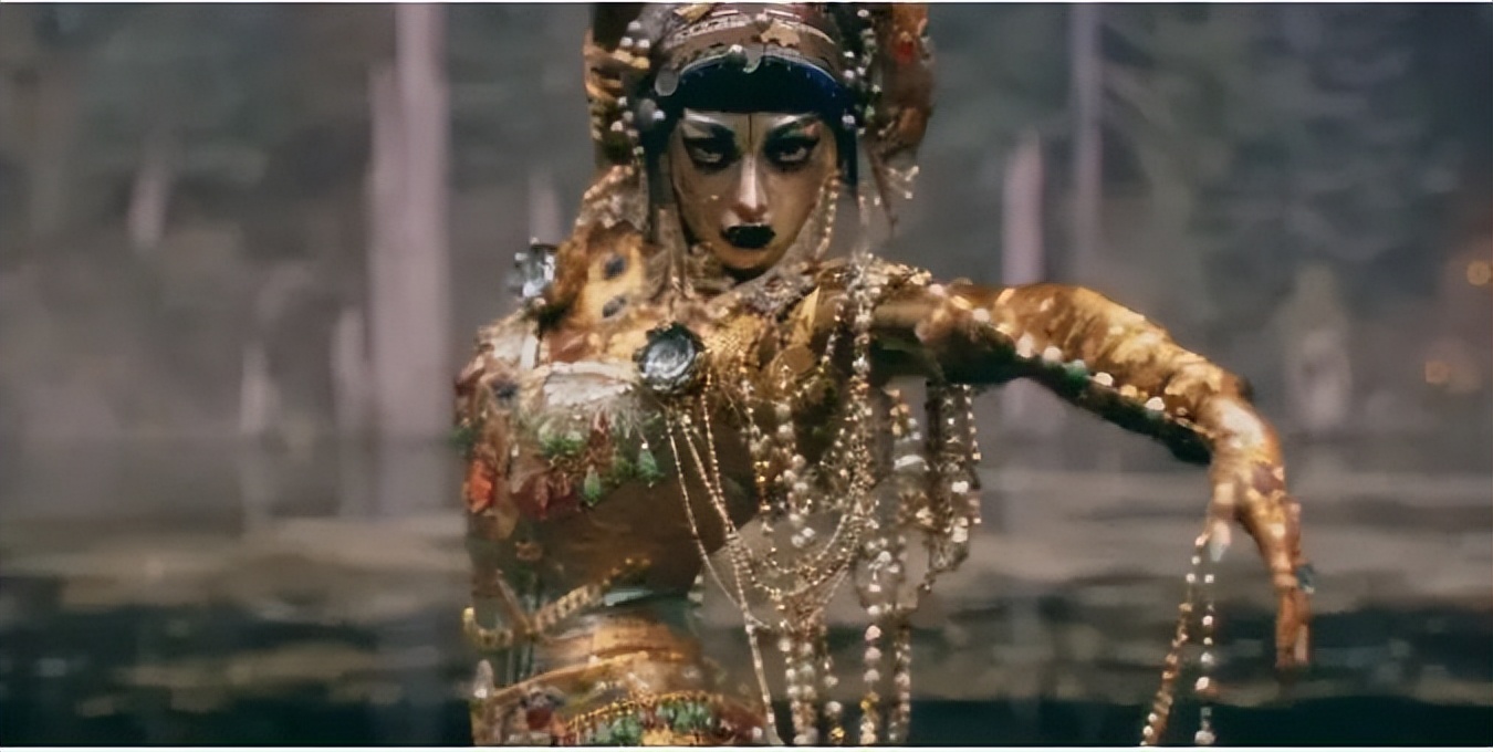 郭采洁小时代三年的爱情长跑,郭采洁一年收入多少万