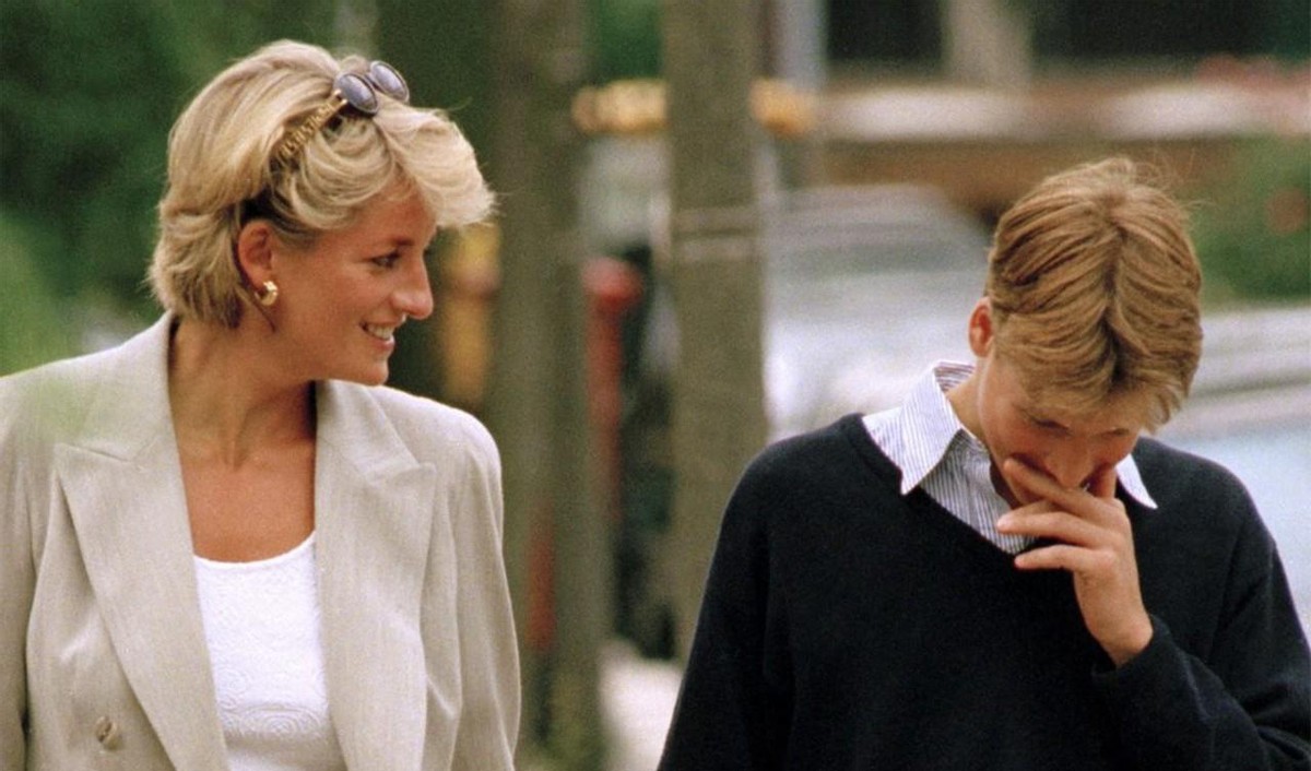 威廉王子25年不换手表，在每个重要时刻佩戴，从未忘记母亲戴安娜