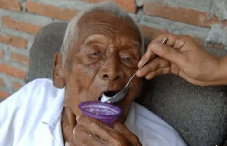 他是谁？活了146岁，送走了几代子孙，最终选择自尽而亡