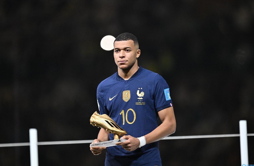 一代球王姆巴佩,一代球王陨落法国阿根廷