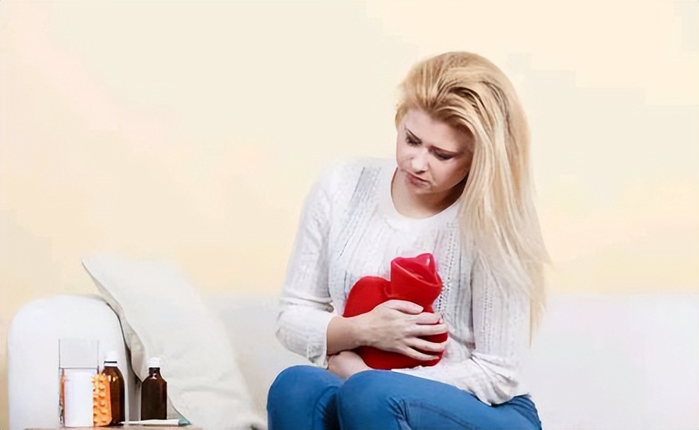 来姨妈时，排出像“肉”一样的血块，正常吗？妇科医生道出实情