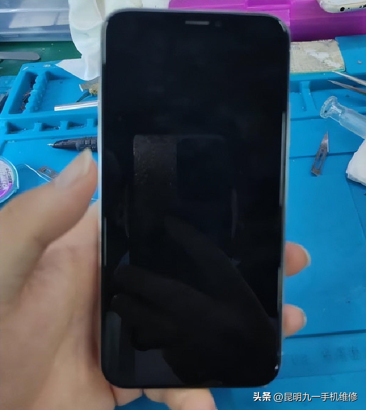 苹果手机进水可以用吹风机吗,苹果手机进水充不上电怎么处理