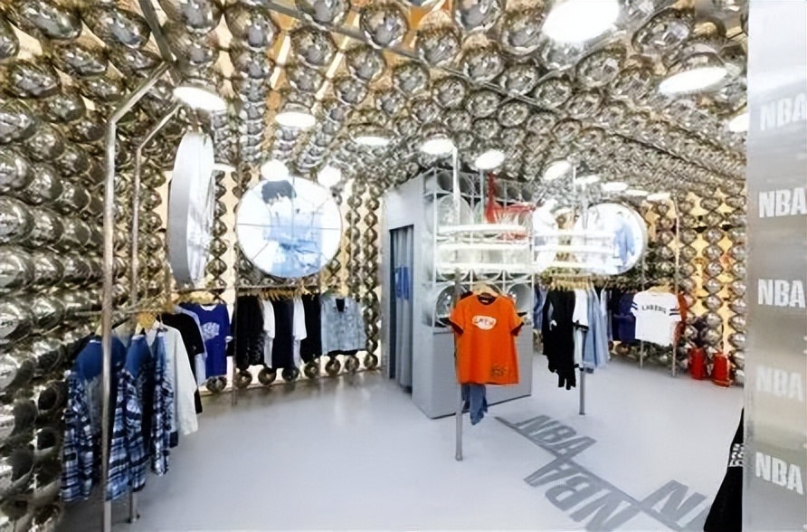 跨界品牌合作经典案例,经典品牌跨界开店