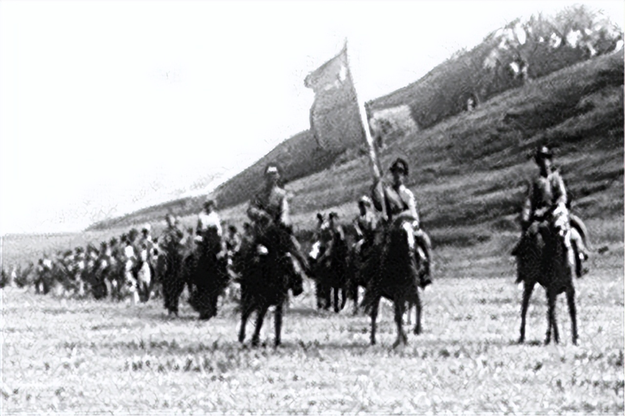 解放前夕，哈密银行遭叛匪洗劫；价值连城的财宝，装满九卡车