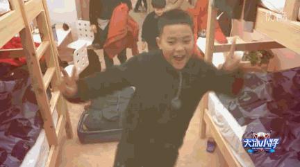 易烊千玺训练视频,易烊千玺第一个舞台solo教学