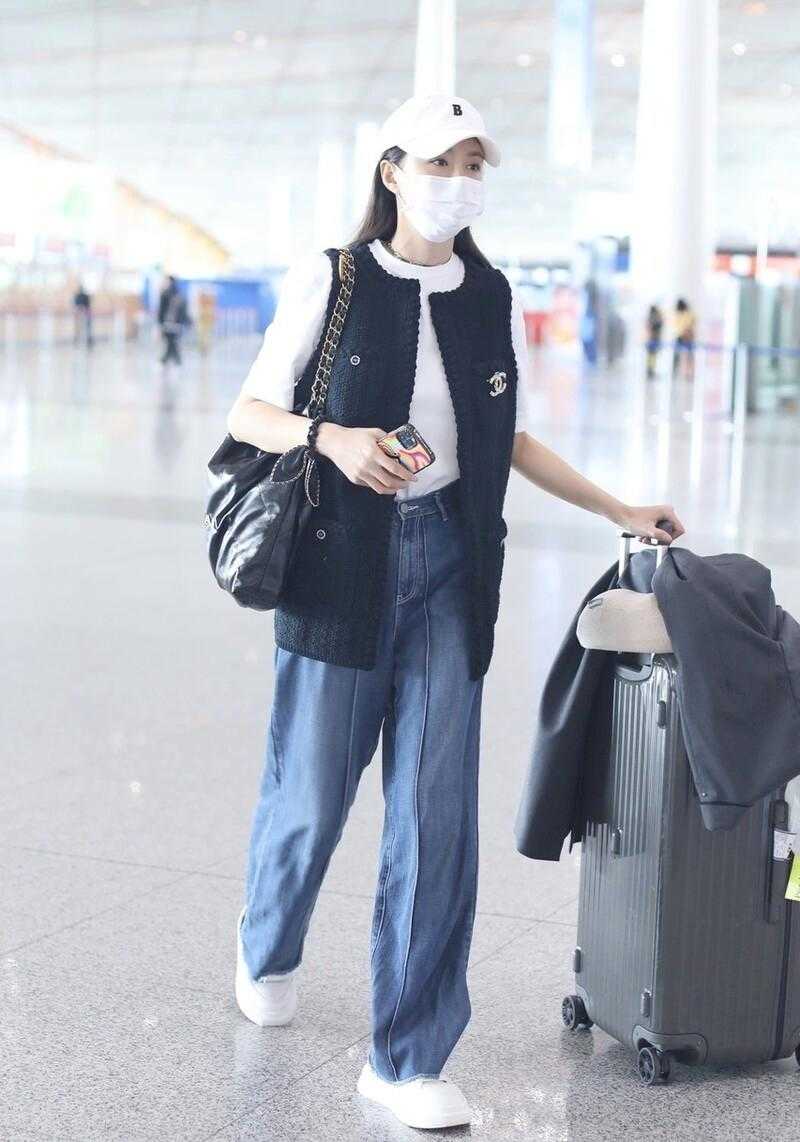 沈梦辰的小香风搭什么鞋子,沈梦辰最新海边吊带裙穿搭