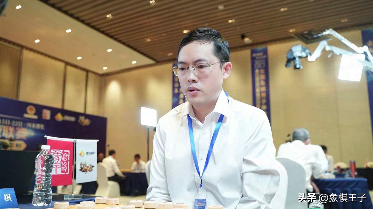 象甲王天一24胜2负,象甲王天一十连胜击败汪特