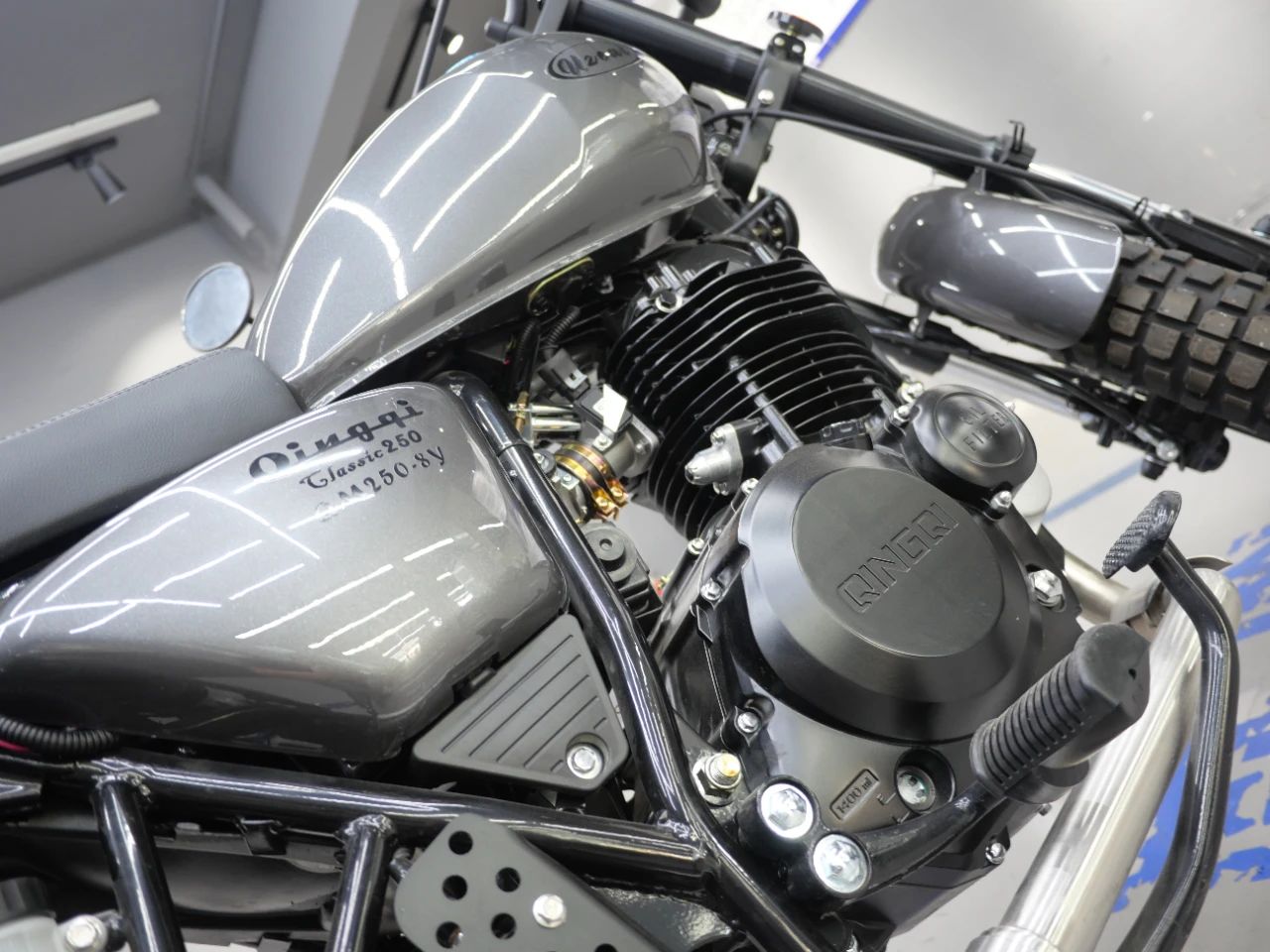 轻骑铃木250cc摩托车,推荐有性能又好看的复古车