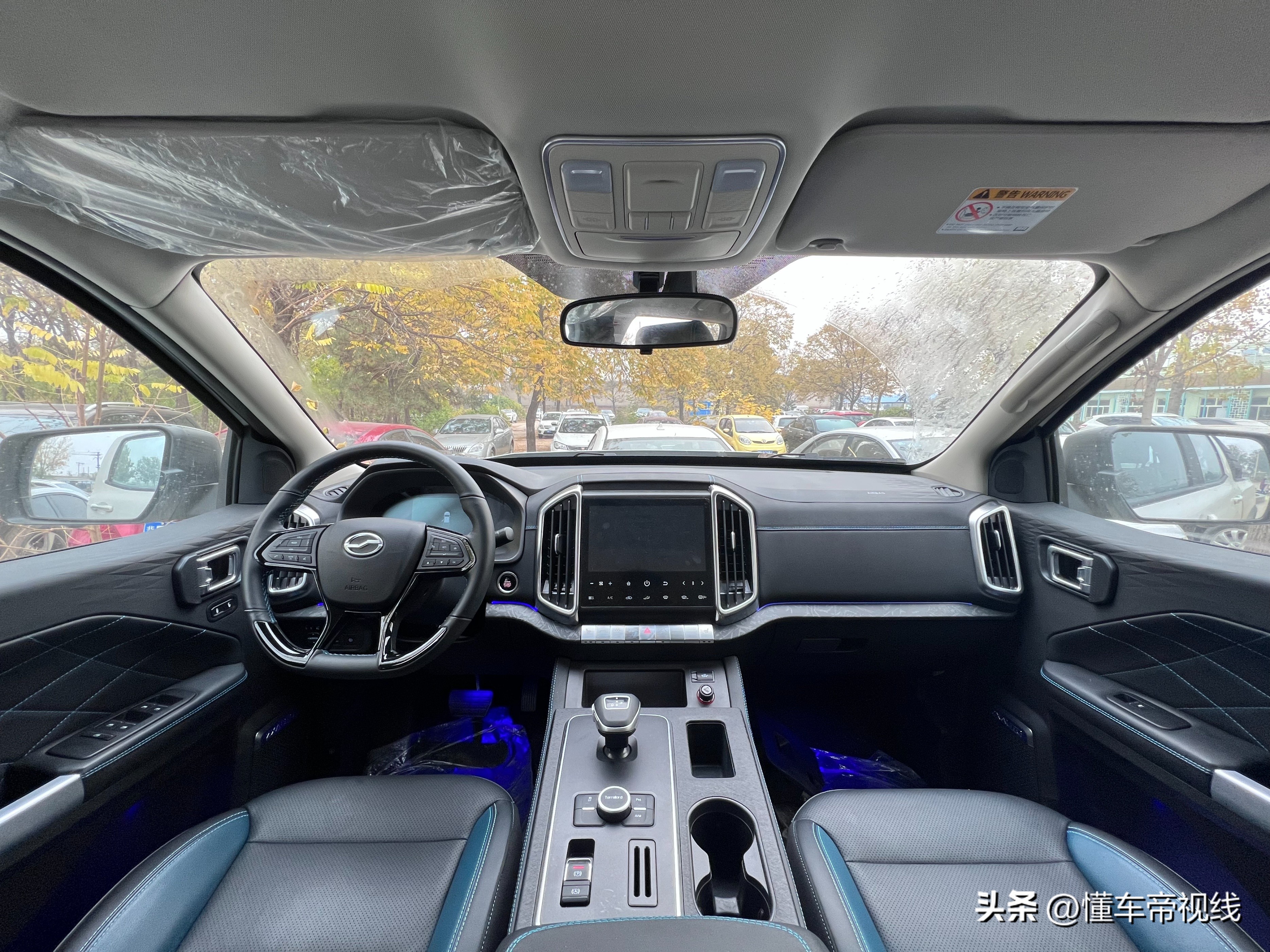 中兴1949汽油四驱版报价,中兴1949商用版和乘用版外观区别