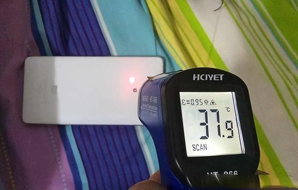 手机充电发烫会爆炸吗,手机发烫对手机有什么损害