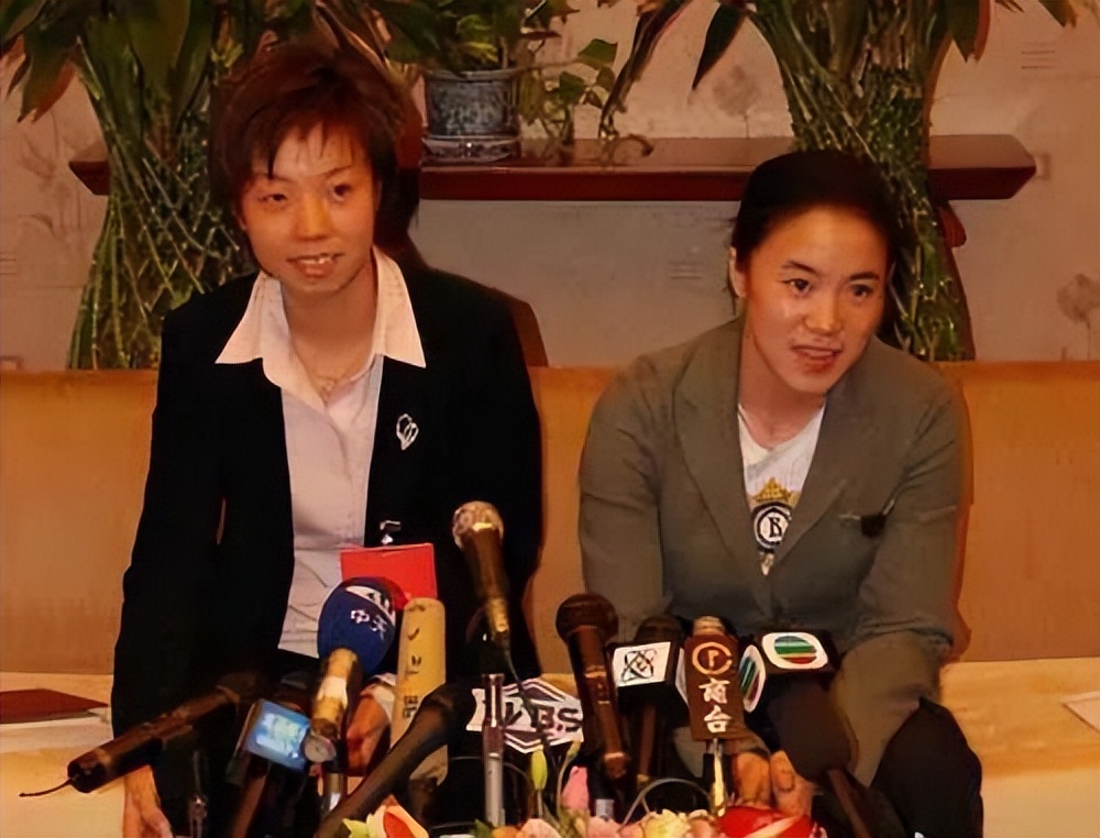 她是世界女乒第一人,大20岁老公与袁立同居12年,转身把她宠上天