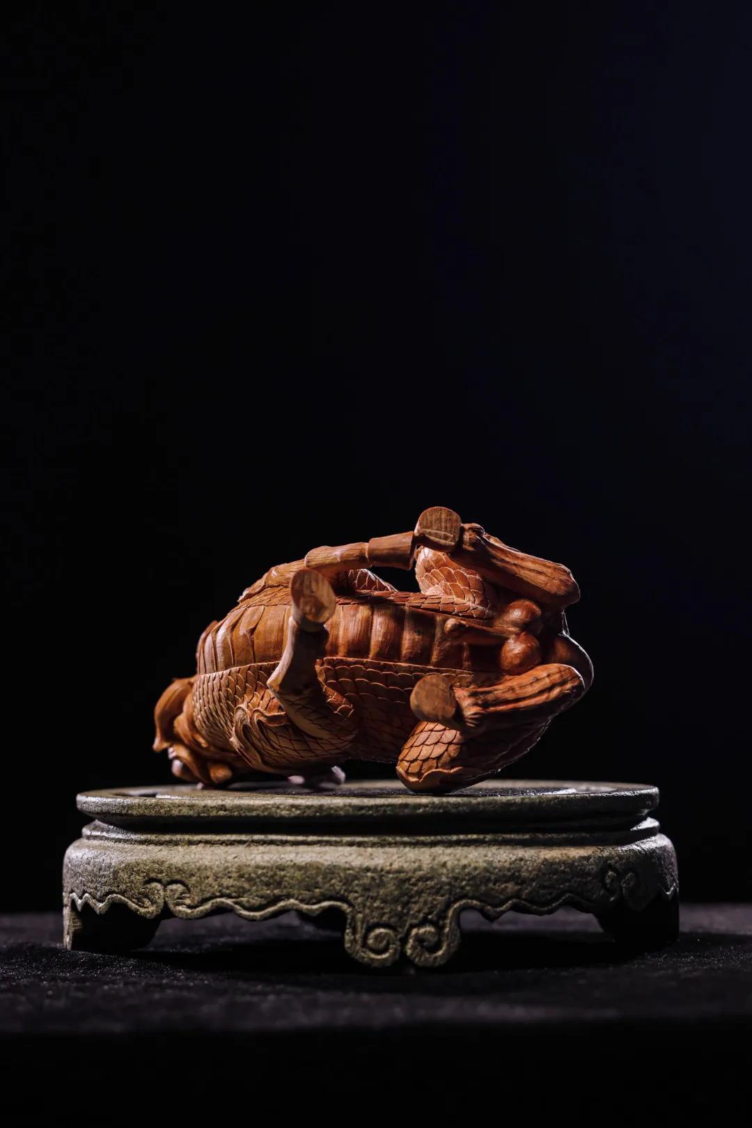 老山檀|麒麟精取老料，质地细腻温润，香醇味正。全手雕鳞甲片片