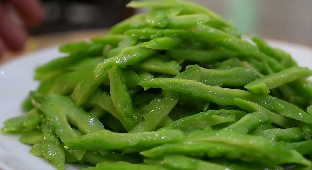 老年人肝火旺睡眠不好怎么调理,中老年人肝火重多吃这十种菜