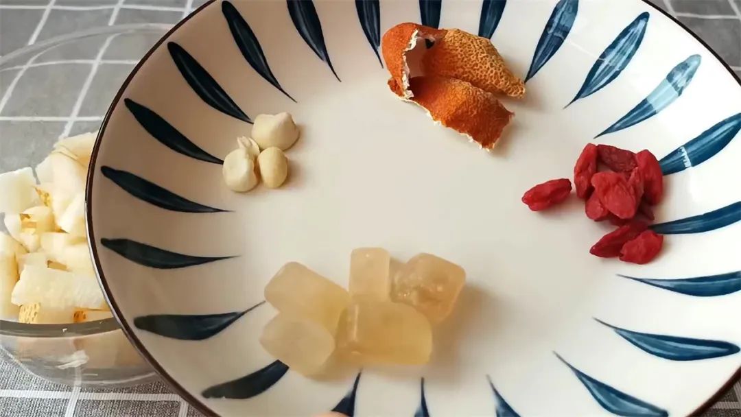 川贝对咽喉炎症有用吗,川贝有清热润肺化痰止咳的功效