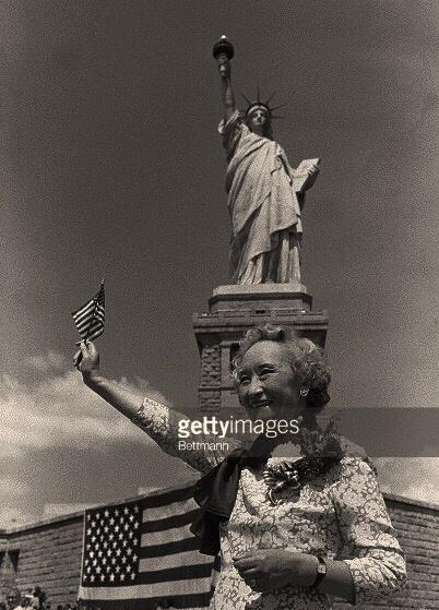 日军侵华兽行,日军当着国军的面杀俘虏