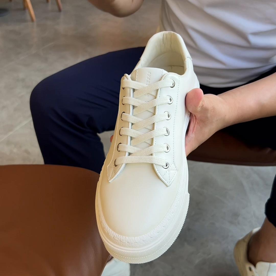 小白鞋超轻滑板鞋,夏季小白鞋薄款透气无鞋带橡胶底