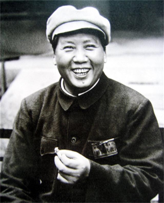 授衔后，*德朱**元帅的军衔编号竟是004，那001是谁？60年后揭开真相